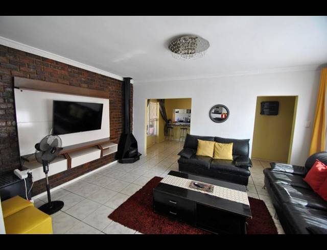 8 BEDROOM HOUSE FOR SALE IN DAWN PARK